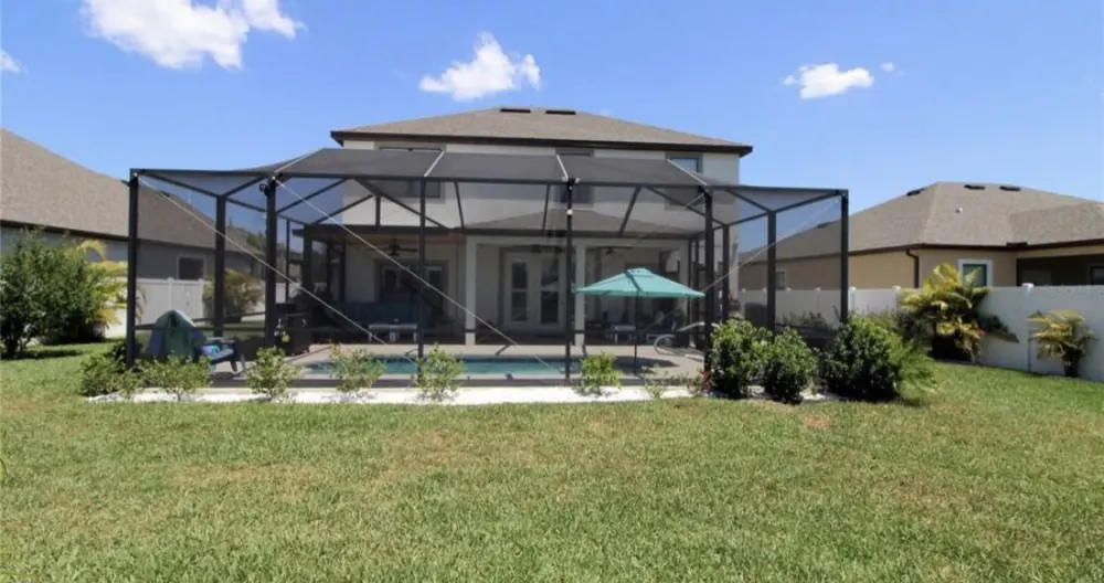 Second Floor 1Bed/1Bath for Rent in a Single Family Pool House - Picture 2