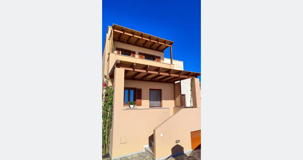 Villa unica e tranquilla di fronte al mare con privacy. - Foto 1