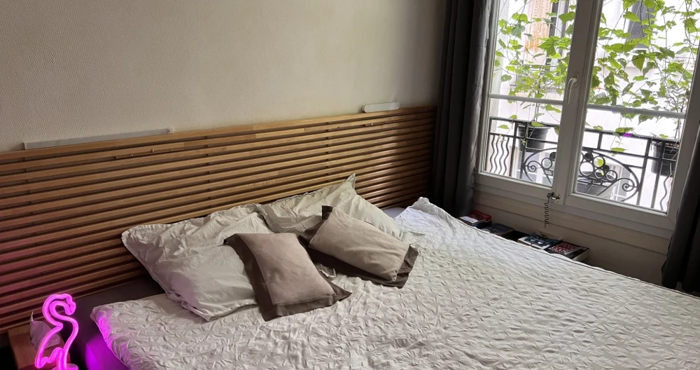 Denis's listing on misterb&b - Lit king size dans chambre privée de 12 m2