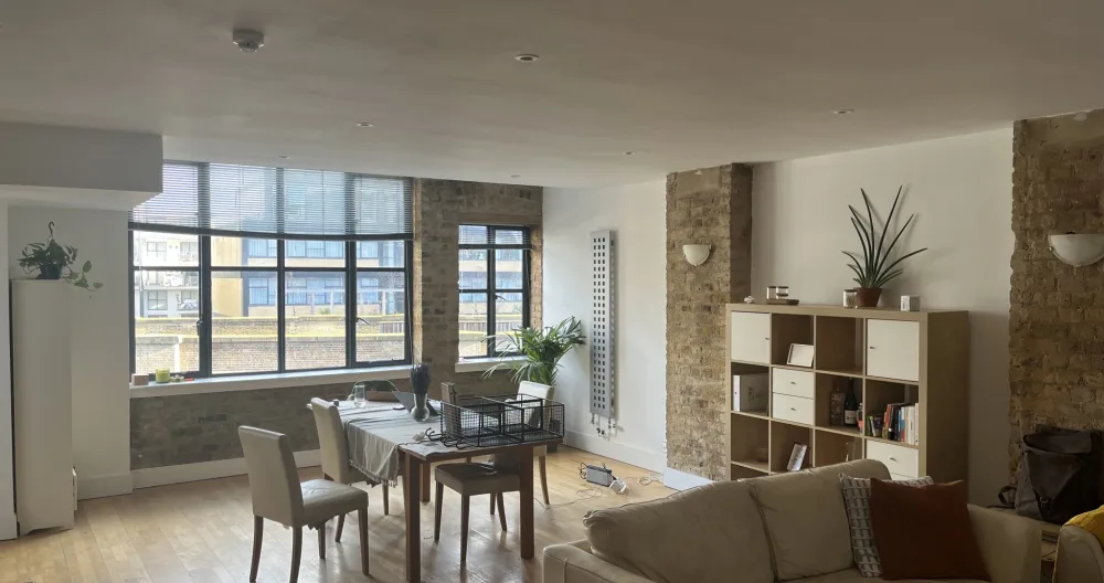 2 bedroom, 2 bathroom with a spacious common area located in Hoxton  - Picture 2
