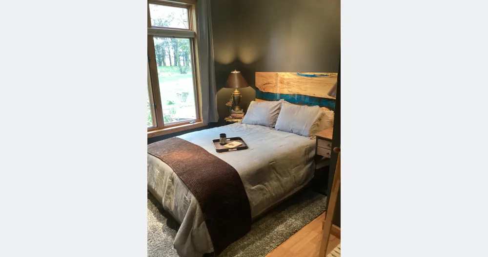 “Zen River Bottom” bedroom - Picture 1