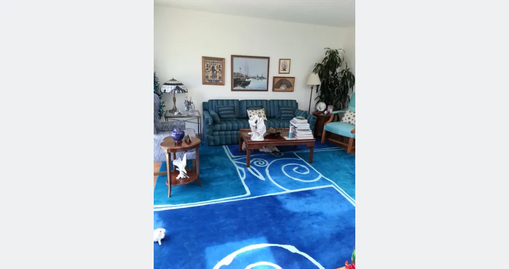 Entire 2 bedroom with parking - centrally located! - Picture 1