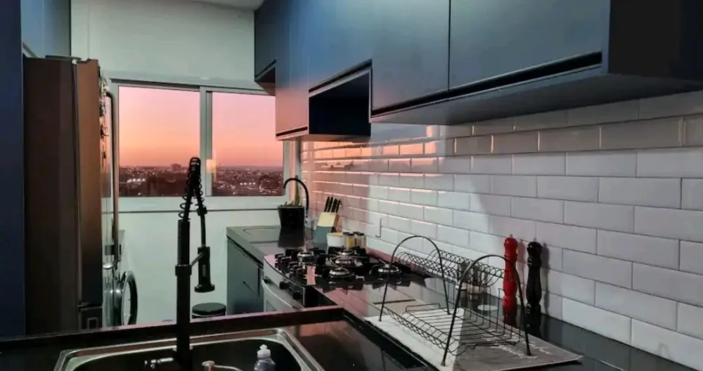 ROOM IN COMFORTABLE APARTMENT - Picture 1