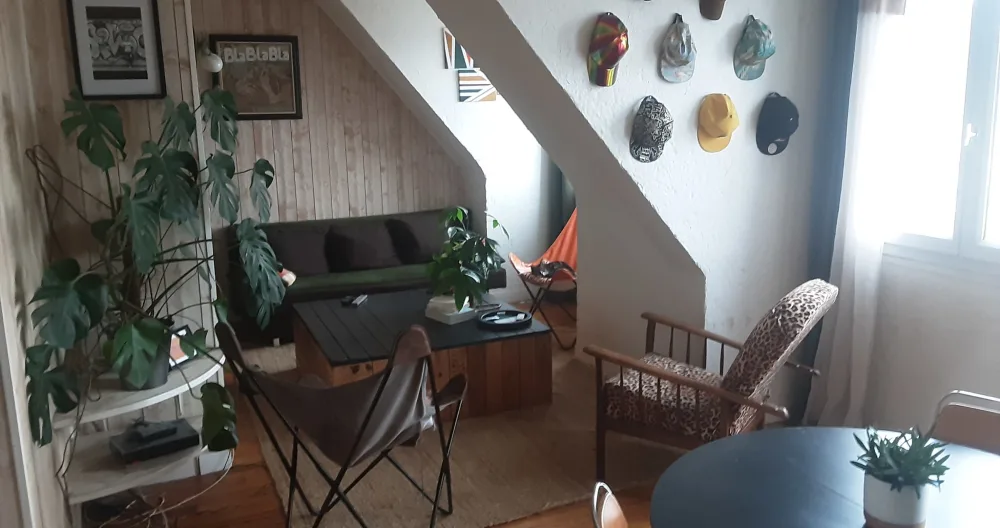 Pleasant room in an apartment very close to the city center. - Picture 2