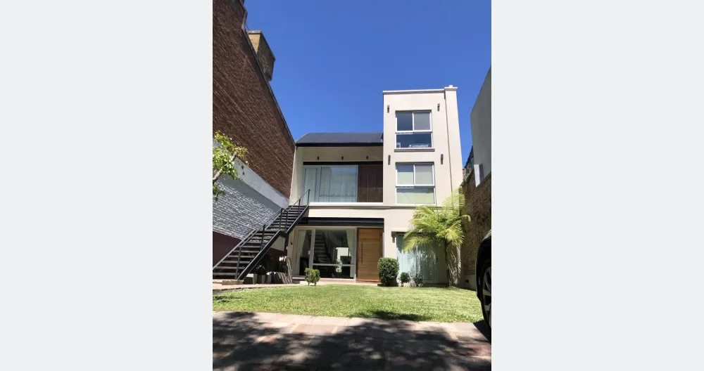 Annonce de Esteban sur misterb&b - La casa de huéspedes está en el primero y segundo piso y es totalmente independiente. 