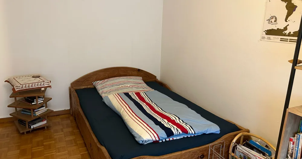 Mathias's listing on misterb&b - Home-made wooden bed