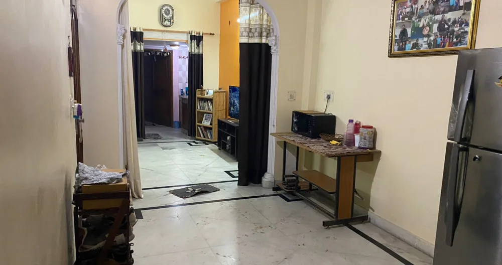 2 BHK Apartment, near Laxminagar Metro station, eqipped wth facilities - Picture 2