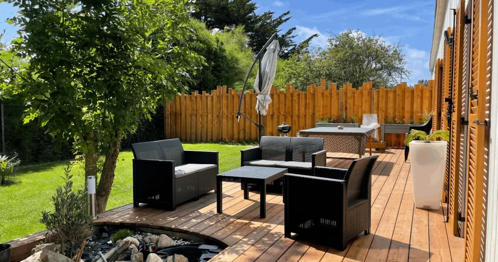 Annonce de Maxime sur misterb&b - Grande Terrasse de 35m2 exposée Sud, coin apéro, fontaine.