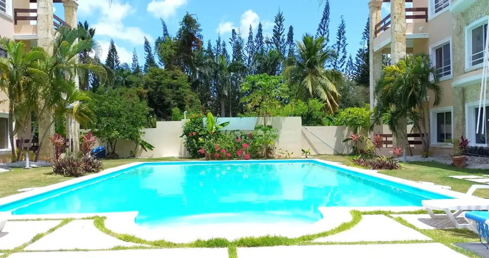 Suite, pool and beach - Picture 2