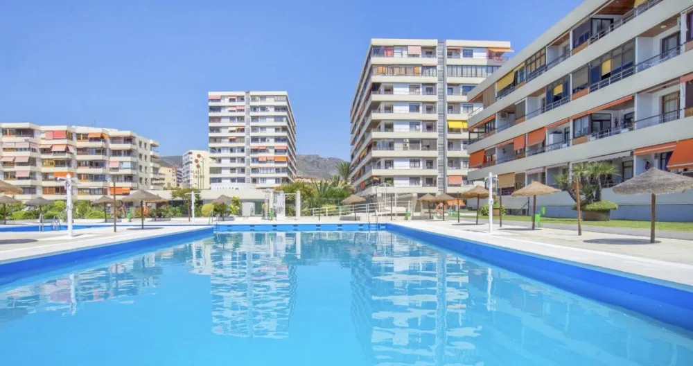 Francisco javier's listing on misterb&b - Piscina comunitaria 