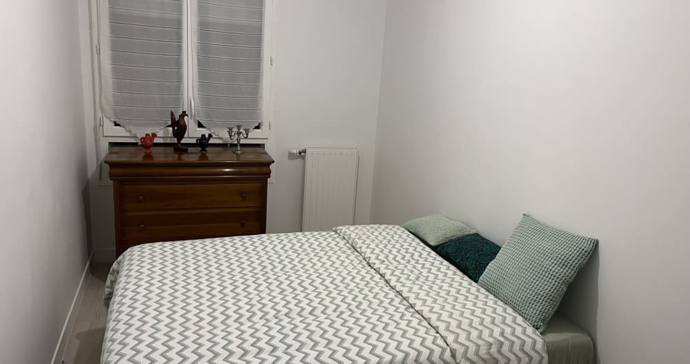 Je loue une chambre lumineuse avec un grand lit dans un quartier calm. - Photo 2