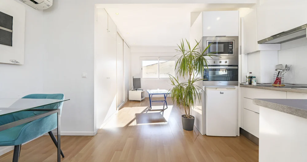 ELEGANT, MINIMALIST, EXCLUSIVE AT KM 0 - Picture 1