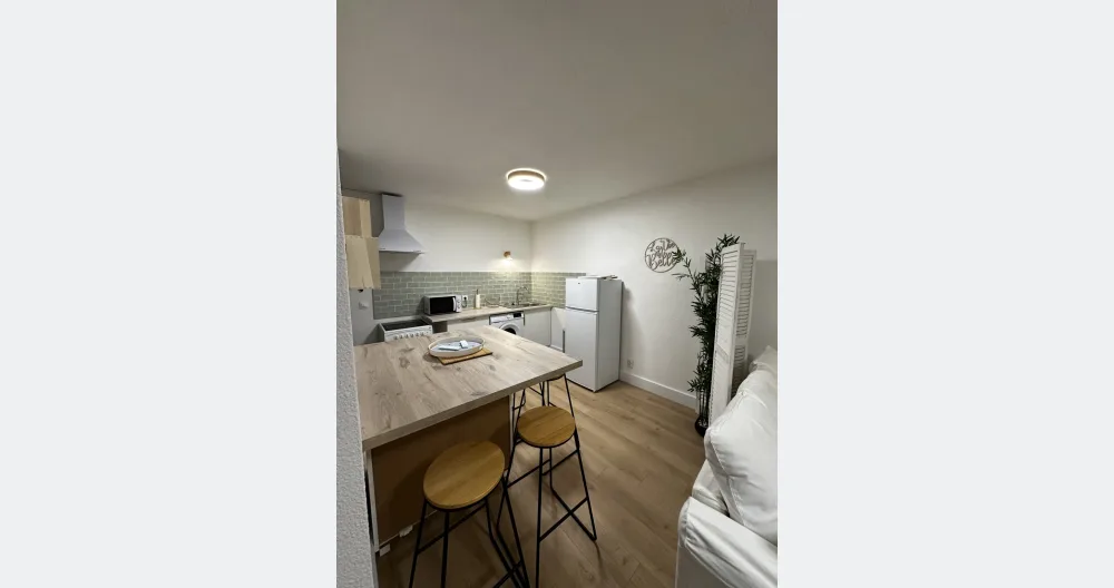 Large, cocooning studio in a small residence.

 - Picture 2