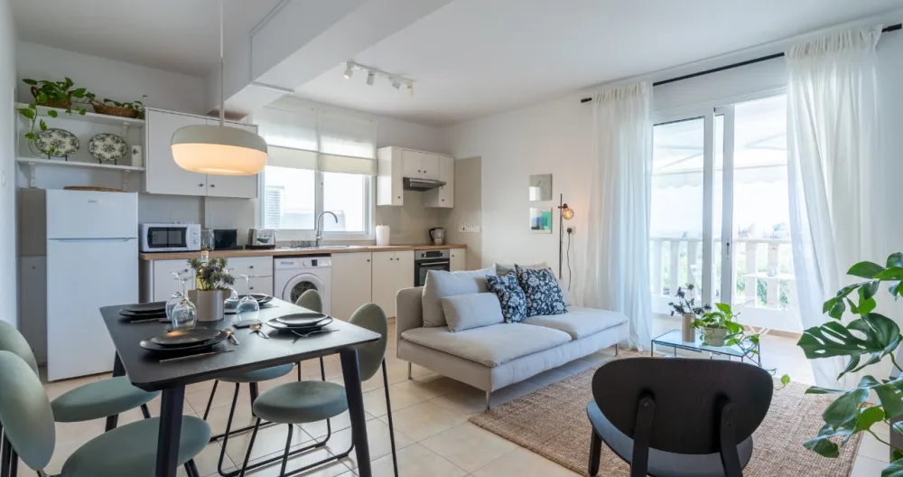 The SEVEN! 
A boutique1-bedroom apt. ready for you to make memories! - Picture 2