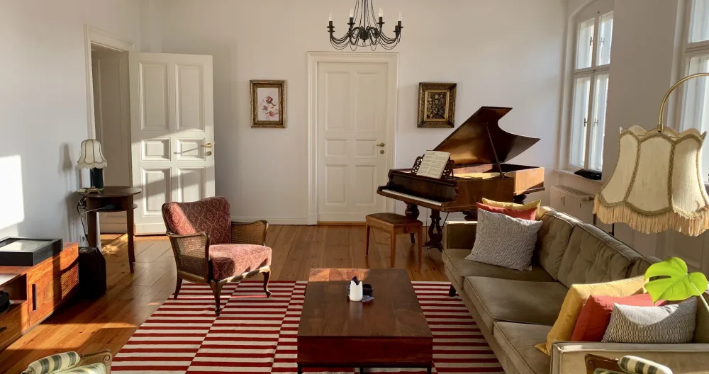 Tyler's listing on misterb&b - Living room