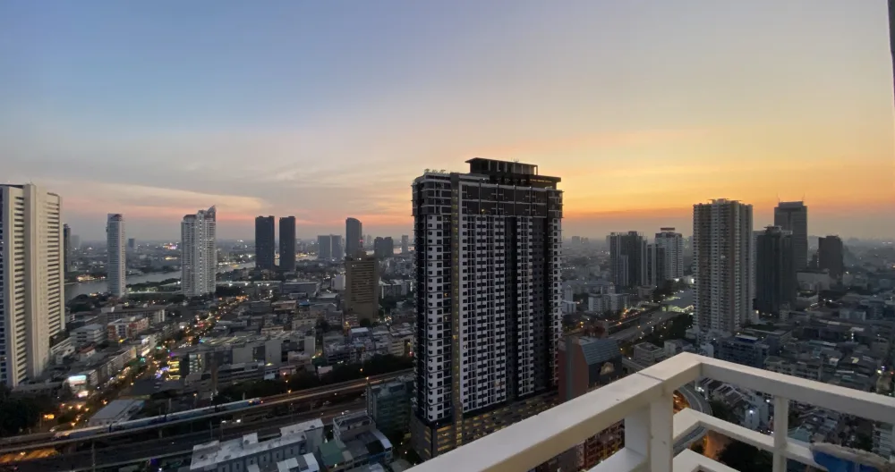 Uncle's listing on misterb&b - Night view