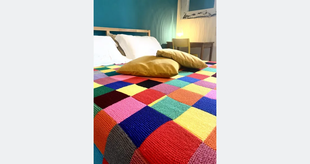 Anuncio de Paolo en misterb&b - Letto matrimoniale decorato da una coperta multicolore fatta a mano