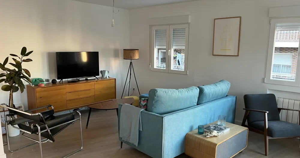 Chambre dans un appartement extérieur avec salle de bain - Photo 2