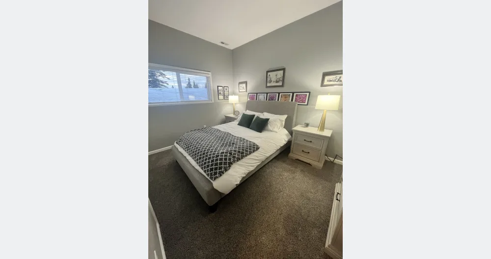 Cozy bedroom with private bathroom in spacious South Anchorage home - Picture 3