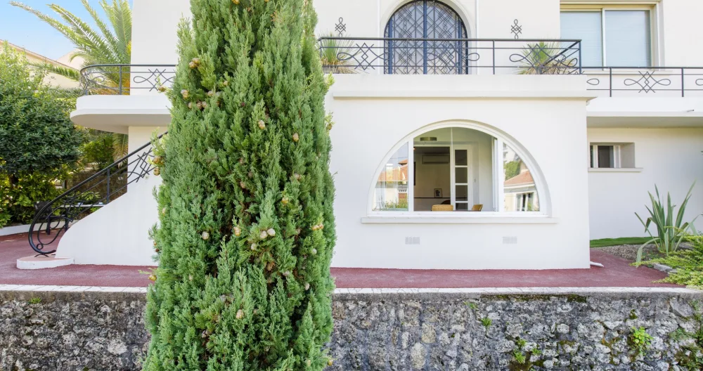 Deniss Inserat auf misterb&b - fenêtre en rez de jardin salle à manger et Salon 