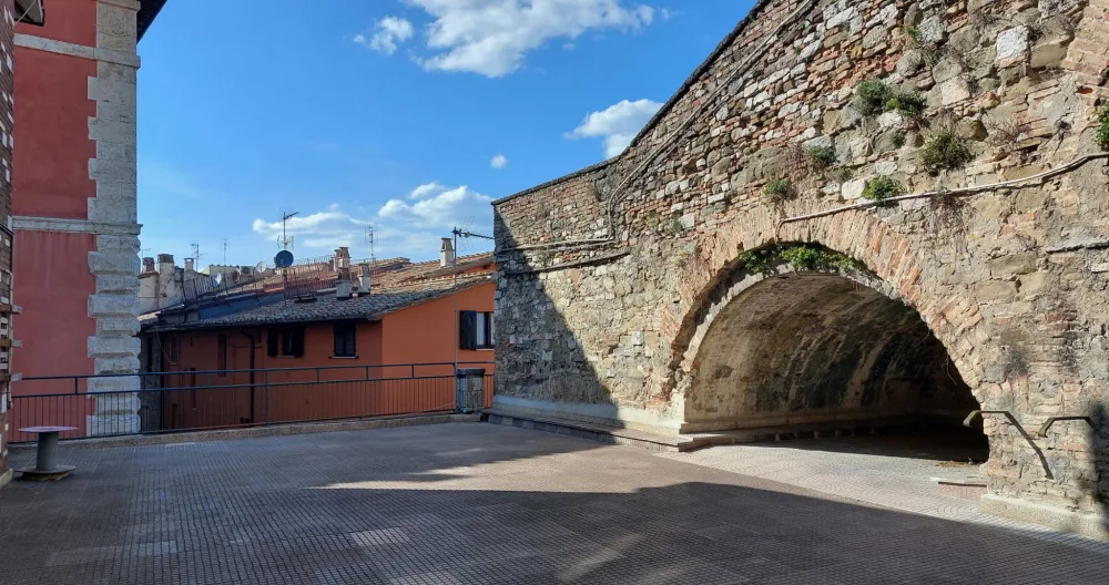 Refined retreat in Perugia, in the historic heart. Exclusive centrality and - Picture 2