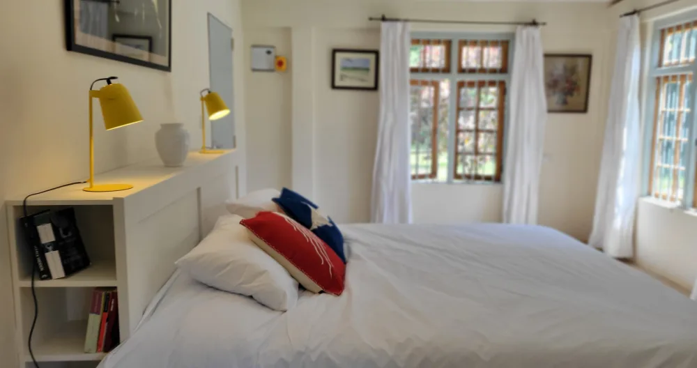 Cozy Cottage Retreat on the Forest's Edge with Riverside Serenity - Picture 2
