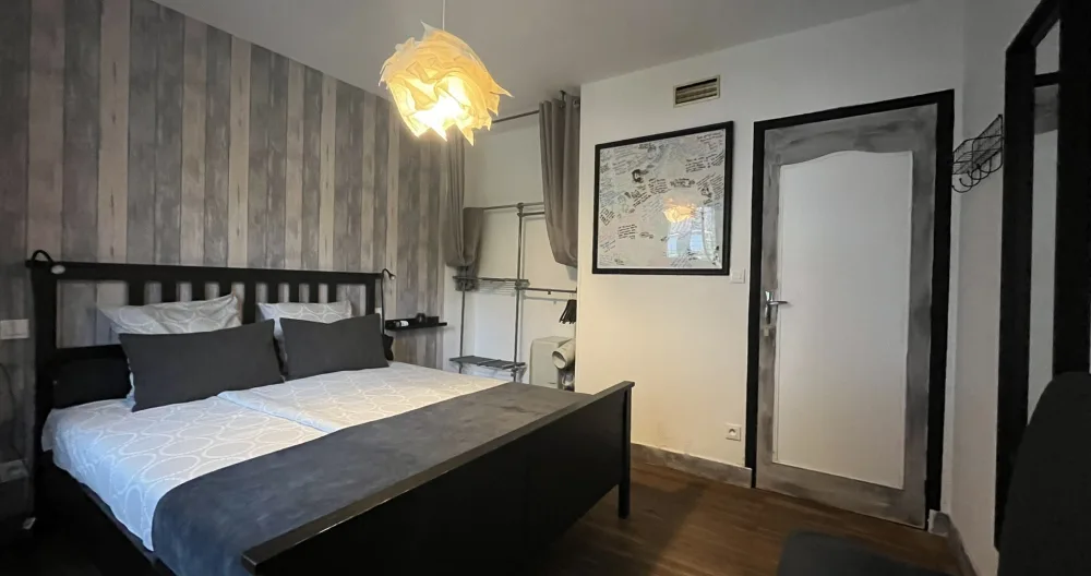 Florians Inserat auf misterb&b - Chambre 1 - Lit Queen-Size