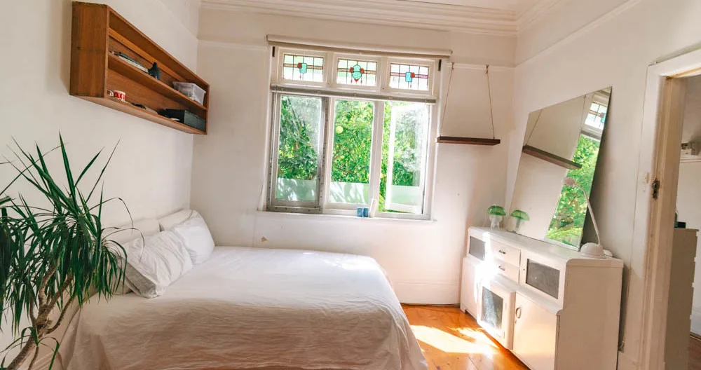 Kia's listing on misterb&b - Its bright, old and cozy!