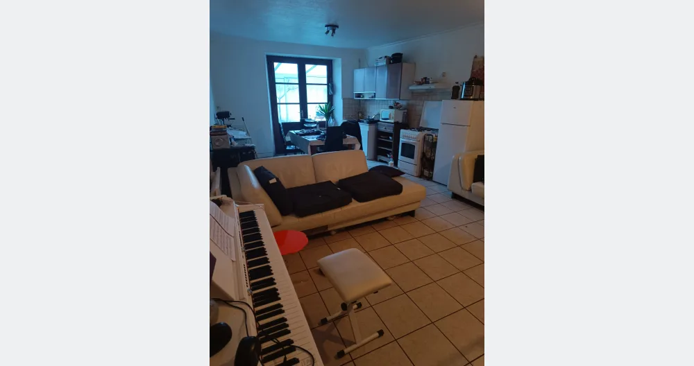 Simple old house  - Picture 2