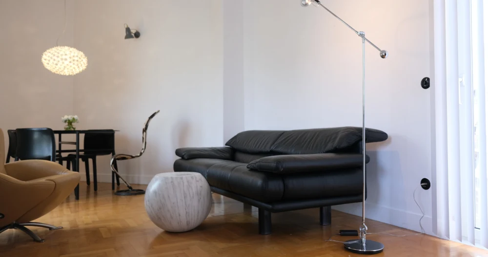 Design flat with huge terrace  - Picture 1