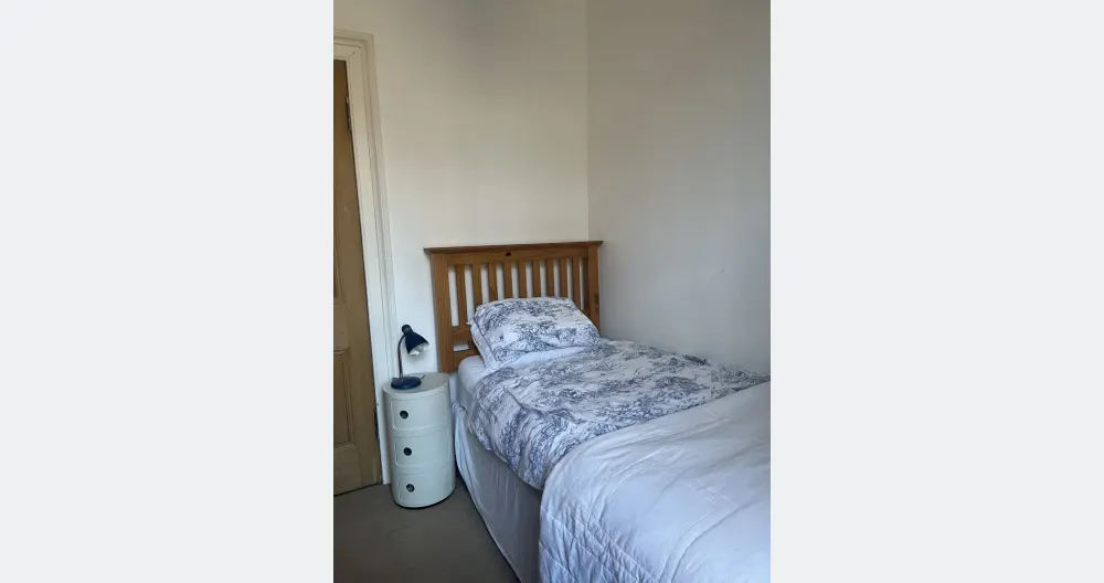 Cost private room in second floor flat.   - Picture 5