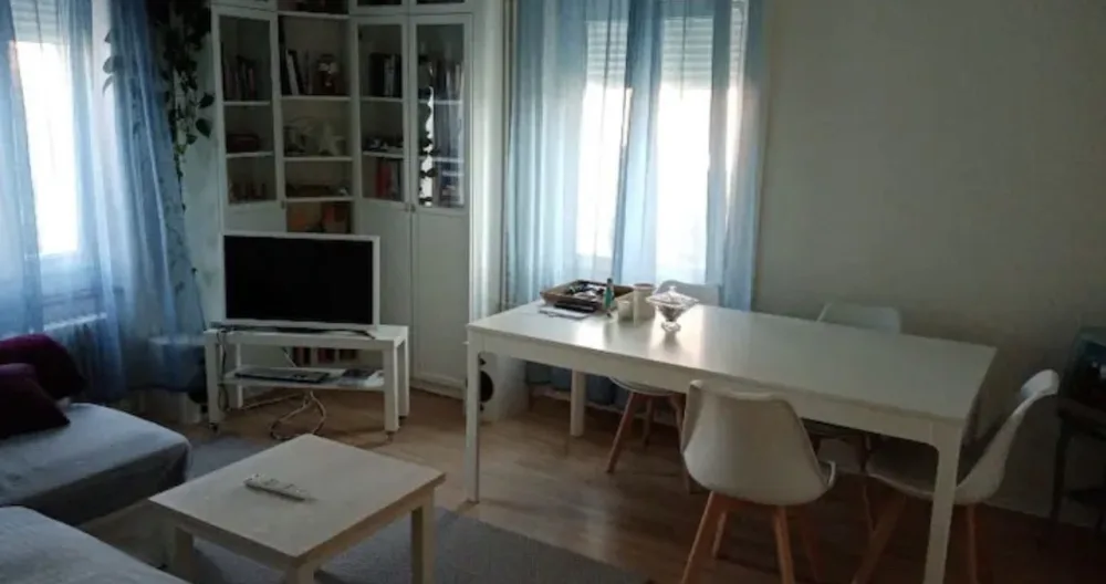 Acogedora habitación en una bonita casa con parking - Foto 2