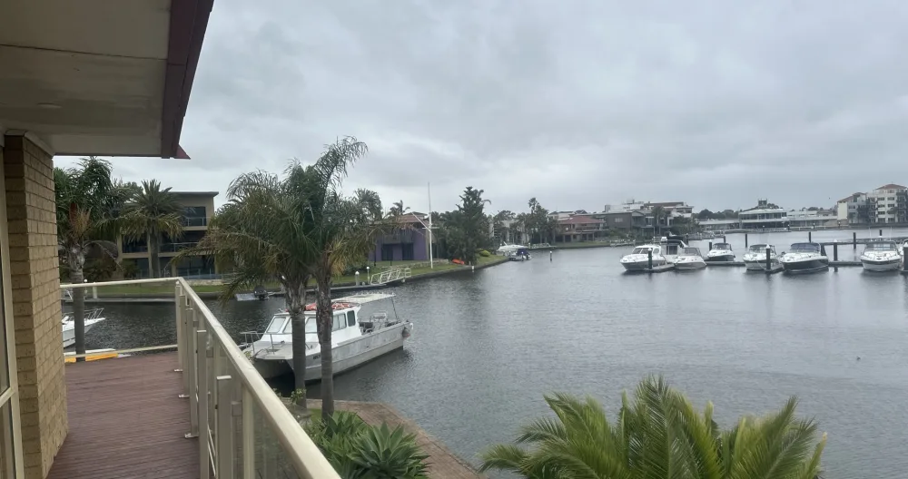 Waterfront townhouse on Patterson lakes harbour  - Picture 2