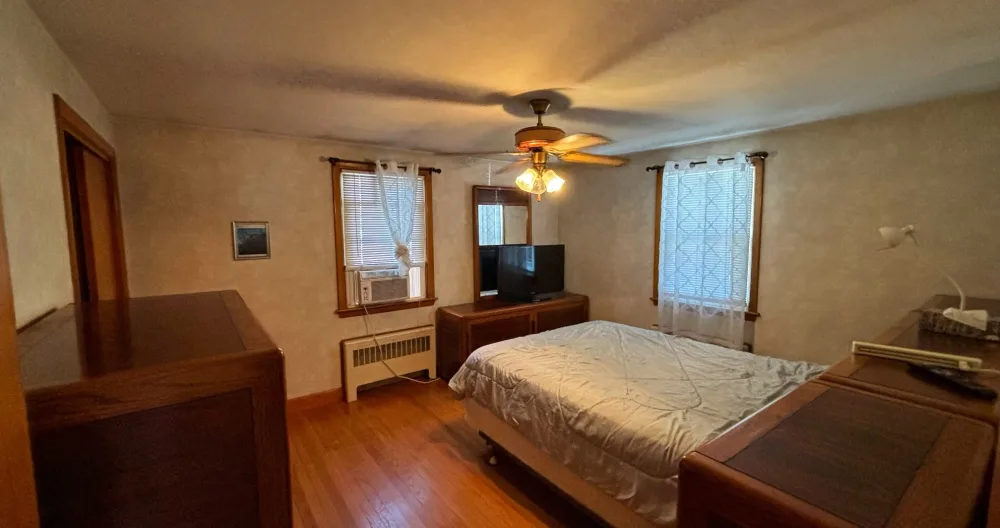 Captains cozy cottage. My home is in a nice private quiet neighborhood - Picture 2