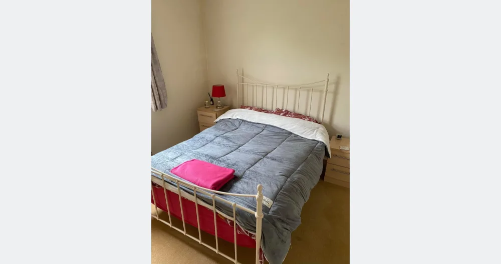 Darryl's listing on misterb&b - Comfortable double bed - with a bed topper and an extra fleece blanket available in the cupboard for the winter months