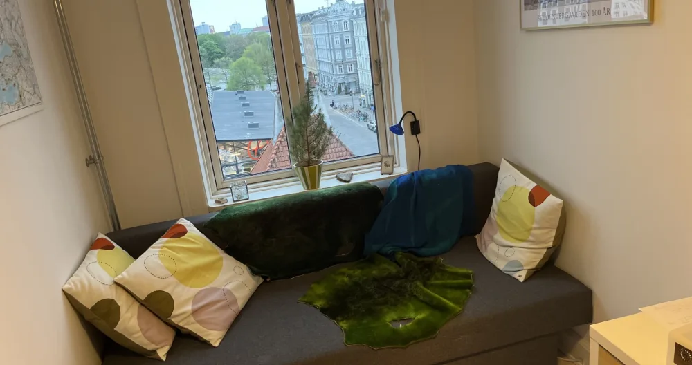 Chambre petite mais confortable avec vue sur le marché alimentaire de Copenhague et sur la ligne d'horizon. - Photo 2