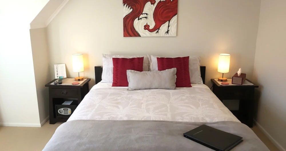 L'annuncio di Peter and Mike su misterb&b - Standard Room (Room 2) with private, dedicated bathroom across hall