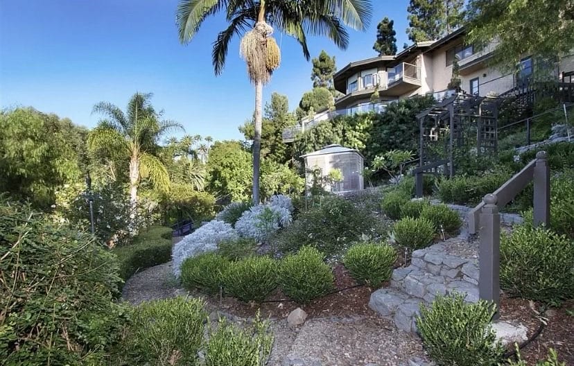 Secret Garden Apartment ~ Treehouse ~ Hot Tub Oasis - Photo 1