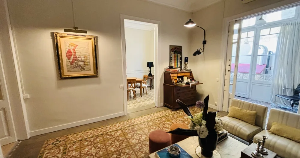 CALM ROOM IN UNBEATABLE LOCATION - Picture 1