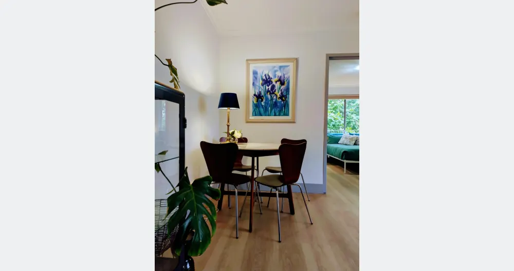 Newly renovated large stylish comfy apartment + Car Park - Picture 2