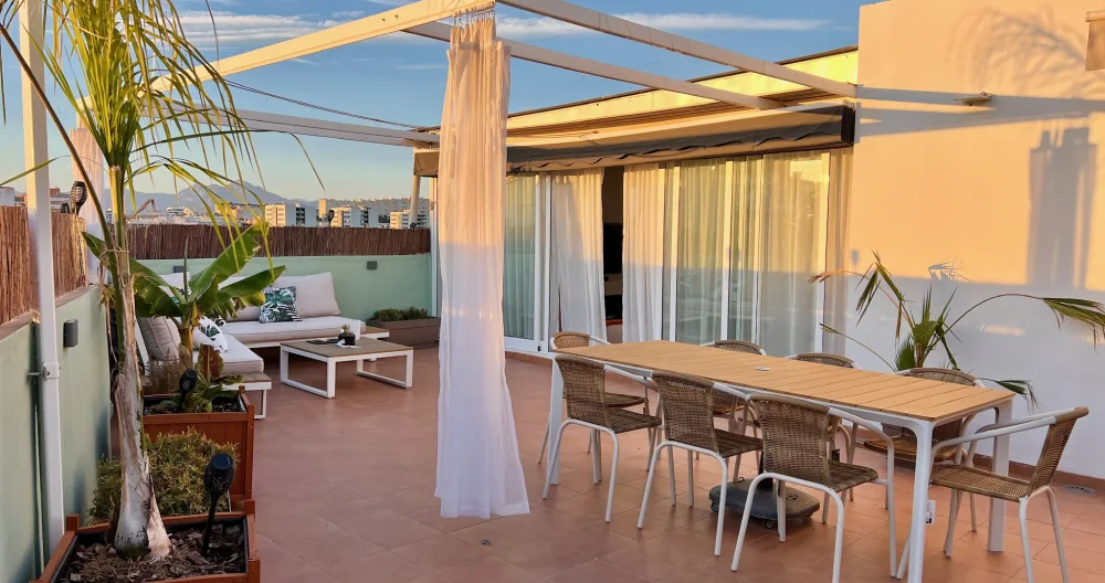 Mansarda di lusso con camera doppia e grande terrazza - Foto 1