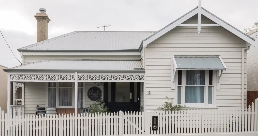 Historic Benambra Boutique Hotel - built c1883 - Lonsdale Suite - Picture 2