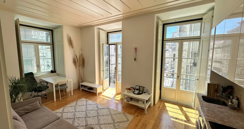 Charmant appartement au coeur de la ville, proche de la place de comerci - Photo 1