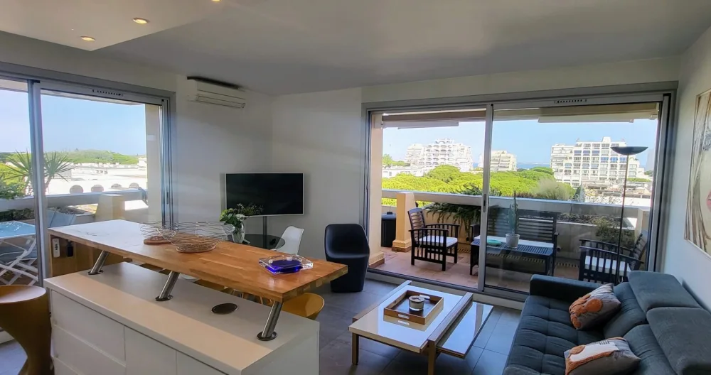  Superb apartment with corner terrace and panoramic view - Picture 2