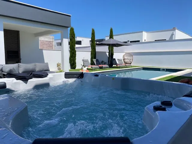 Luxury 3 bedroom villa with private swimming pool and jacuzzi. - Picture 7