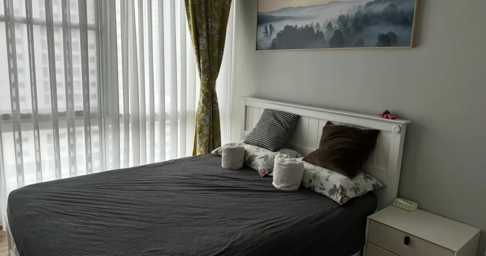 Anúncio de Brian em misterb&b - A bright room with a 1.5× 2m bed and air conditioning.