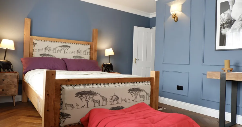 Stylish Islington stay - King bed, private bathroom, clothes optional - Picture 1
