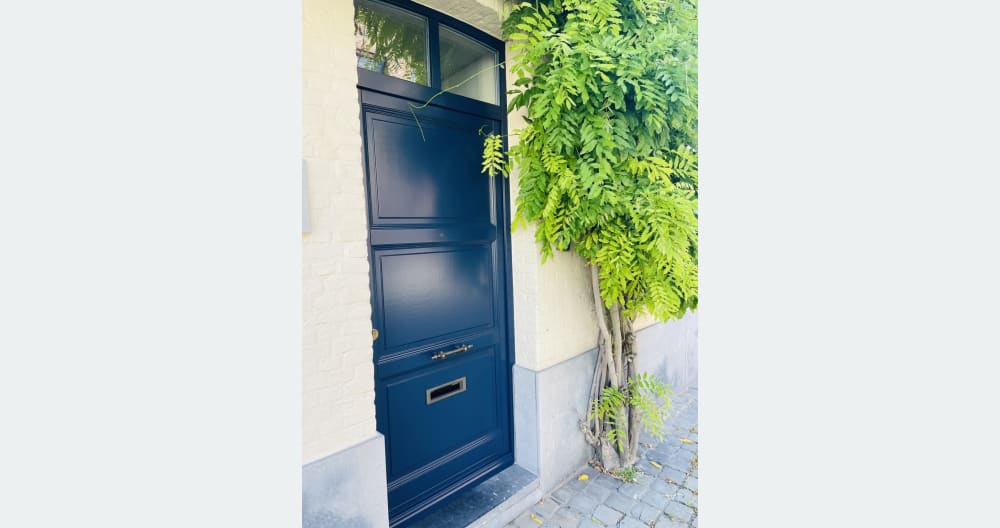 Martin's listing on misterb&b - De gevel is duidelijk herkenbaar door de Wisteria aan de gevel. La maison est facile à reconnaître grâce à la glycine sur la façade The house is easy to recognize by the wisteria on the facade