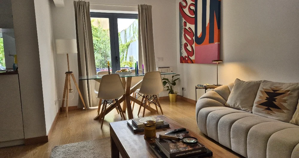 Cozy apartment with a backyard in Lisbon - Picture 2