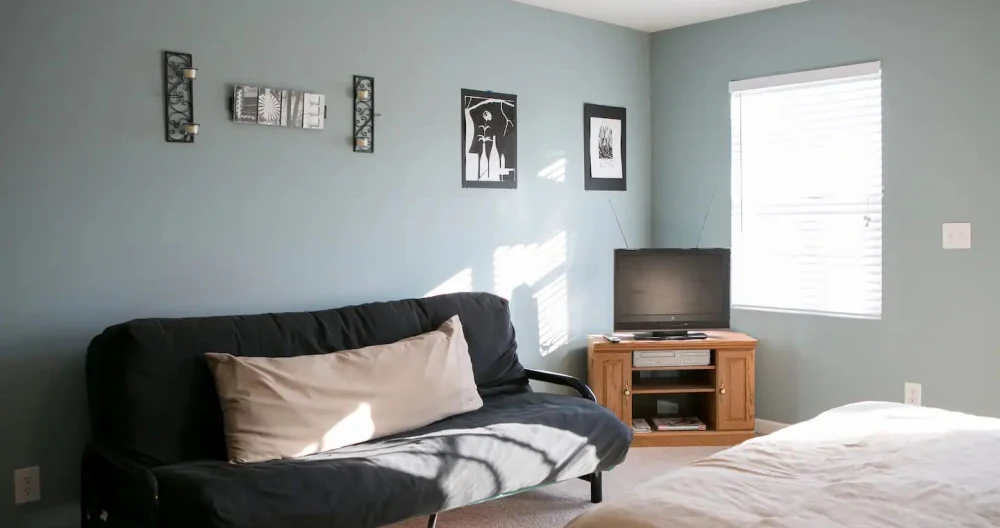 ¡Habitación privada, baño y balcón en el centro de la ciudad! - Foto 2